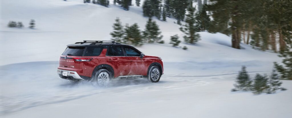 nissan pathfinder in snow
